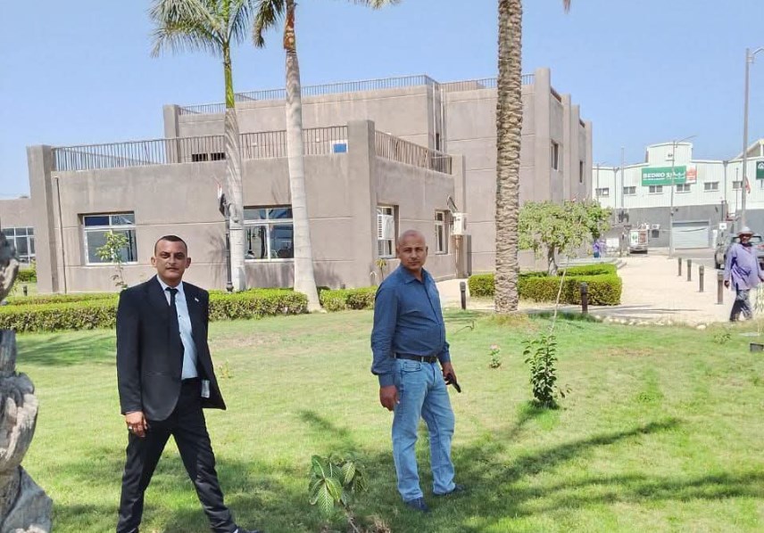 تجميل المناطق الخضراء بالمدينة لاعادة الوجه الحضاري