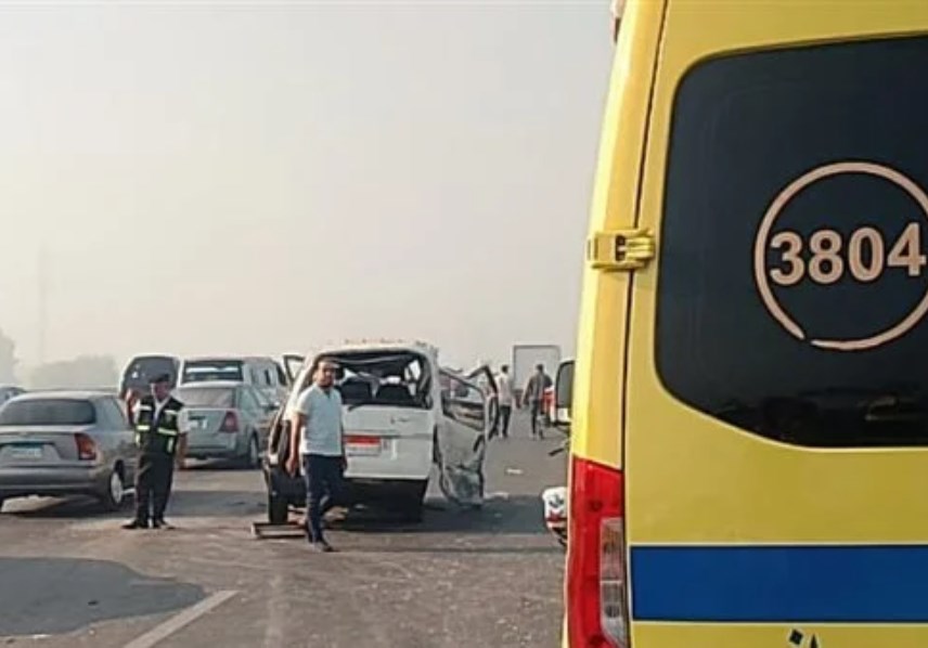 حادث تصادم مروع بين سيارتين ميكروباص