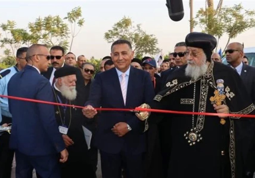 محافظ القليوبية يستقبل البابا تواضروس خلال افتتاح مجمع خدمات أغصان الزيتون بمدينة العبور