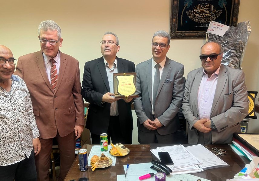 كلية طب بنها تكرّم الأستاذ الدكتور هشام رشيد تقديرًا لمسيرة علمية وإنسانية حافلة